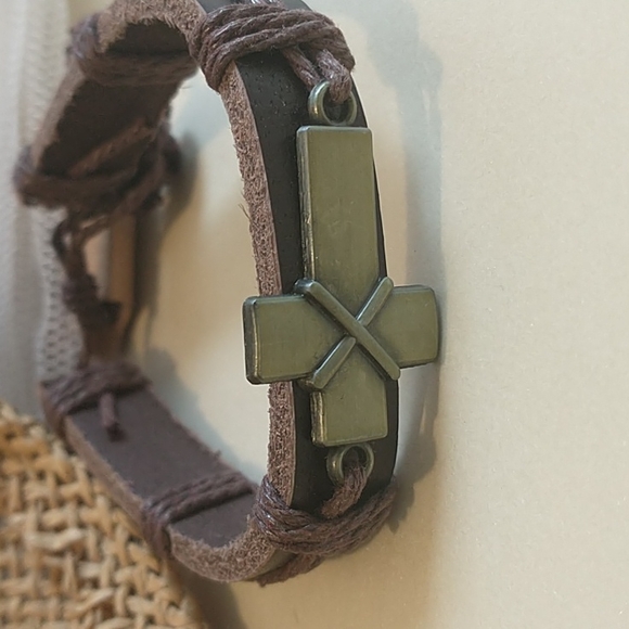 Genuine Leather Unisex Cross Bracelet! - Picture 2 of 4